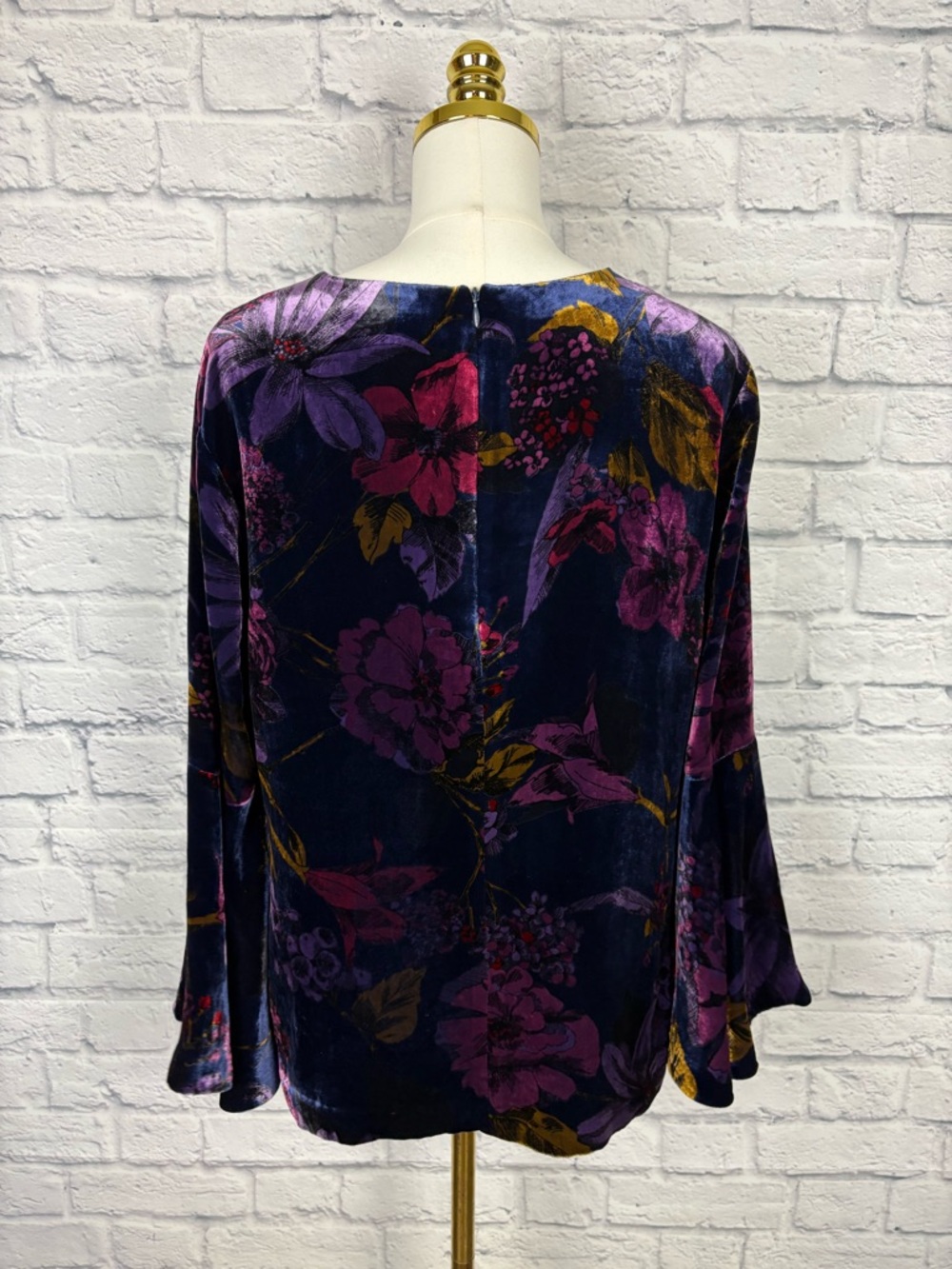 Trina Turk Astral Floral Velvet Silk Blend Crewneck Bell Sleeve size Large - Picture 5 of 7